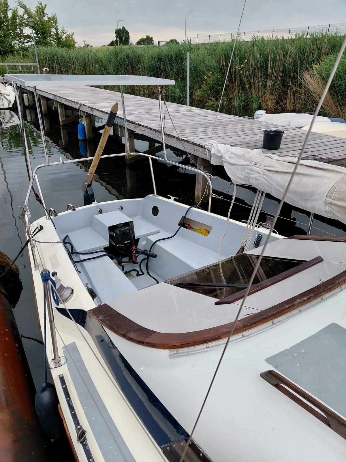 7 bij 2,4 m Zeilboot met buitenboordmotor en zonnepaneel, Ophalen, Overige merken, Gebruikt, Viertaktmotor