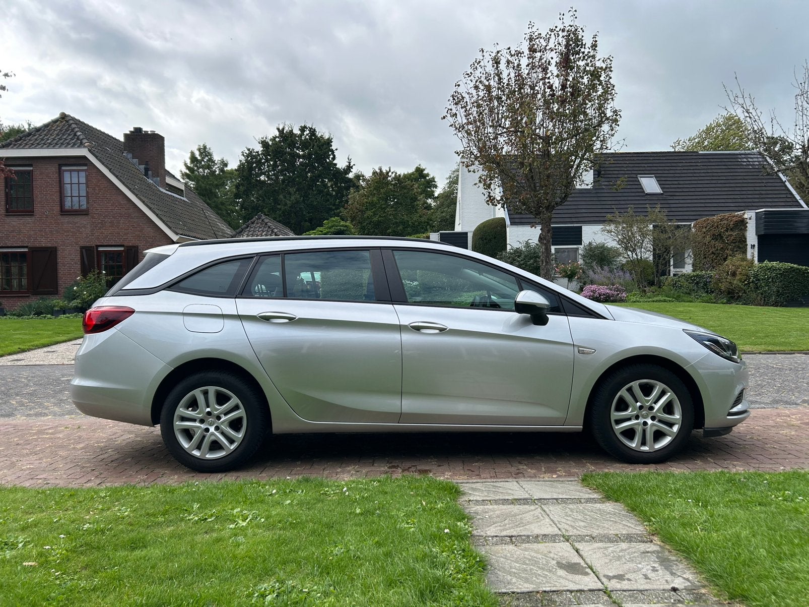 Opel Astra 1.0 Turbo 77KW Sports Tourer 2019 Grijs, Voorwielaandrijving, 1178 kg, 620 kg, Origineel Nederlands