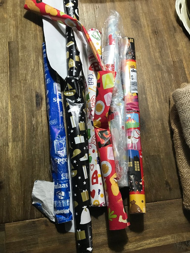 Sinterklaas pietjes, stickers, jutezakken en cadeaupapier, Diversen, Sinterklaas, Ophalen, Zo goed als nieuw