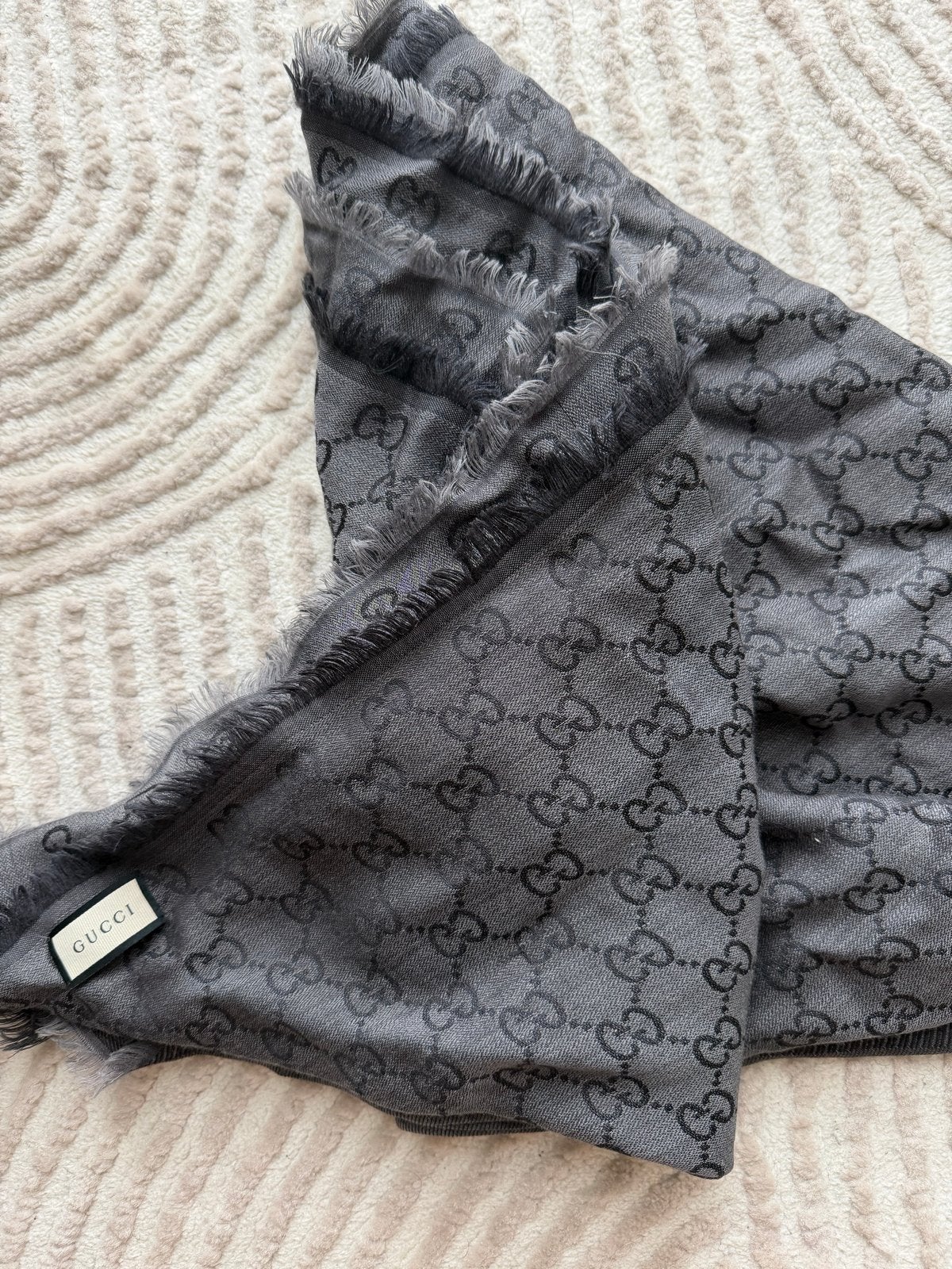 Gucci GG Jacquard Sjaal - Grijs, Ophalen of Verzenden, Zo goed als nieuw, Maat 46/48 (XL) of groter, Sjaal
