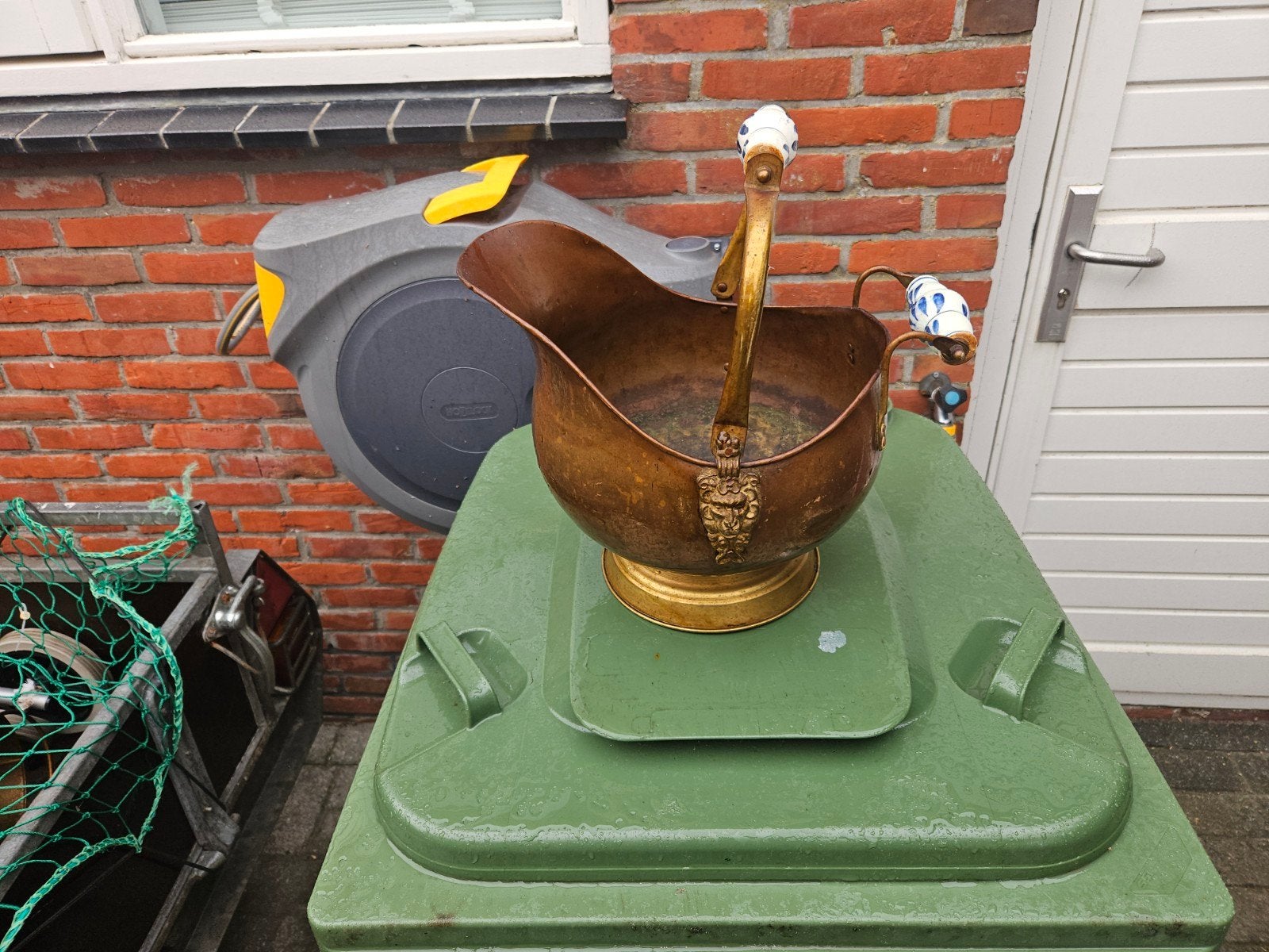 Antieke koperen kolenkit met porseleinen handvat, Ophalen of Verzenden