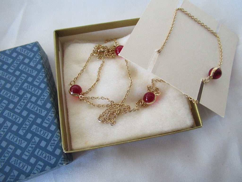Ketting Avon rode glas bolletjes 112 cm, Verzenden, Zo goed als nieuw, Rood, Overige materialen