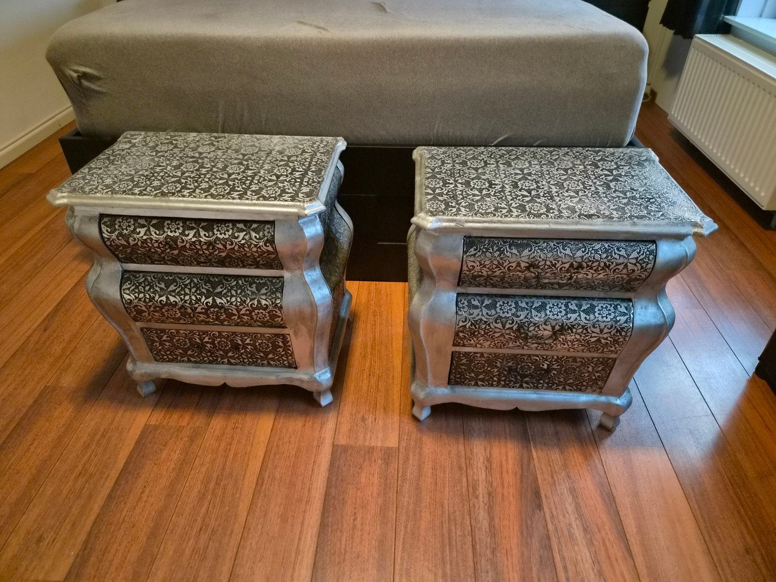 Nachtkastjes Barok zwart/zilver 2 stuks, Ophalen, 55 tot 70 cm, Zo goed als nieuw, 45 tot 65 cm
