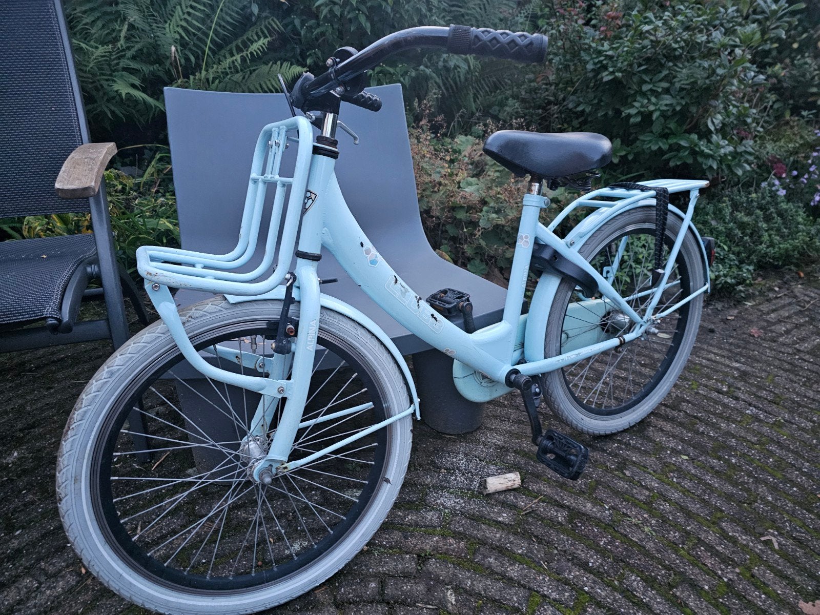 Lichtblauwe kinderfiets met voordrager en terugtraprem, Ophalen, Terugtraprem, 22 inch, Gebruikt