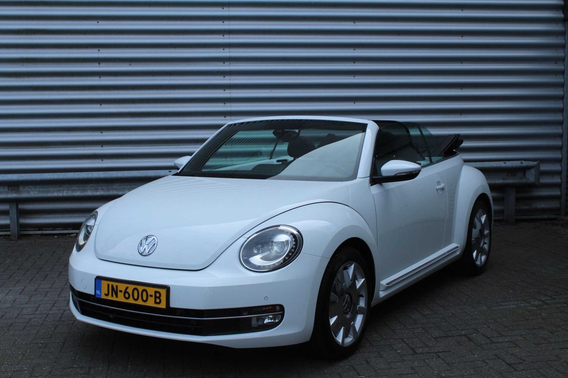 Volkswagen Beetle Cabriolet 1.2 TSI 105pk Design DSG6 NL-Aut, Stof, 4 cilinders, 4 stoelen, Wit