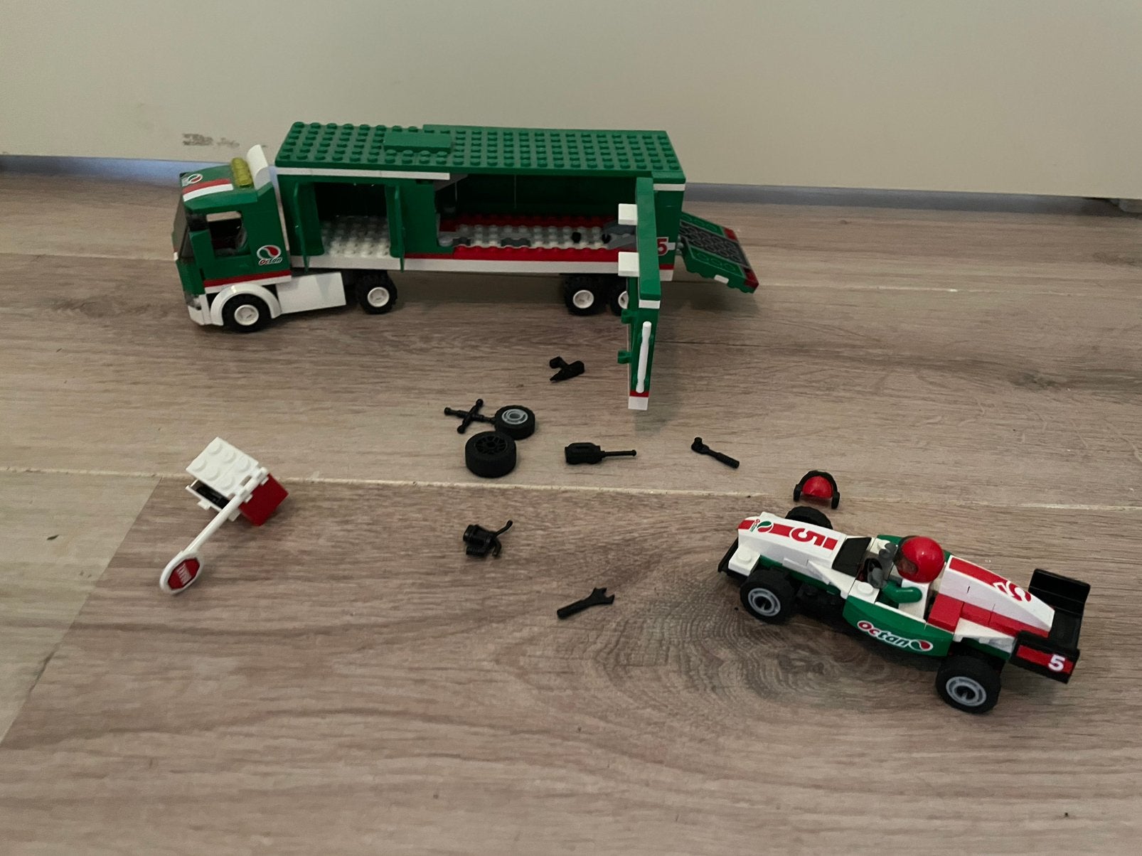 Lego race vrachtwagen met race auto, Ophalen of Verzenden, Zo goed als nieuw, Auto, Overige merken