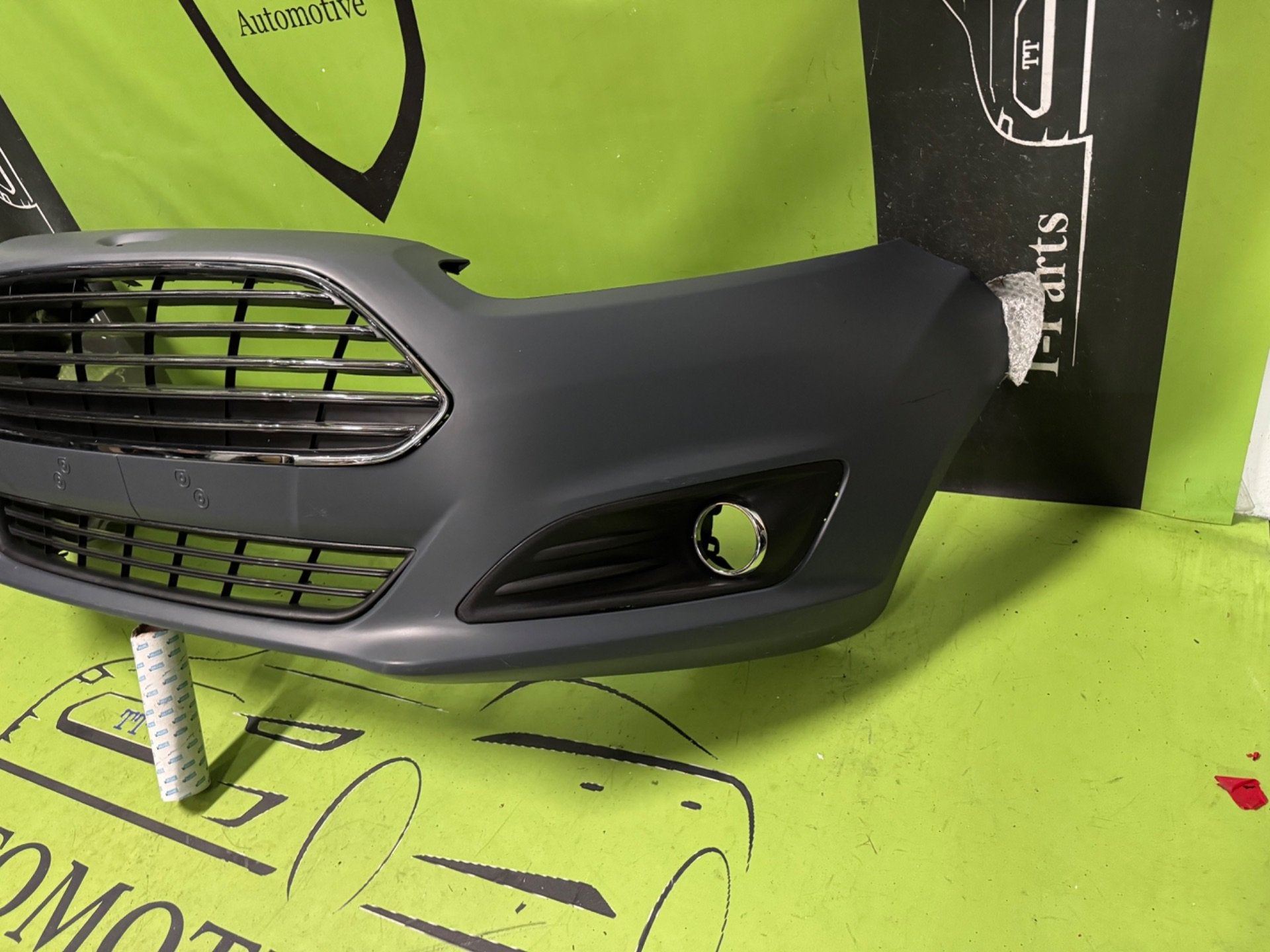 ford fiesta mk7 voorbumper bumper grille rooster 1814802, Gebruikt, Info@ford.com, Ophalen of Verzenden, Ford