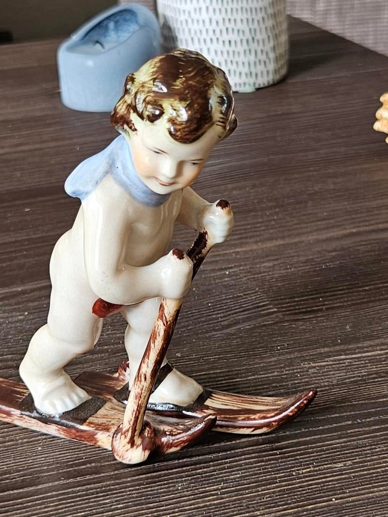Porselein beeldje, Antiek en Kunst, Antiek | Porselein, Ophalen of Verzenden