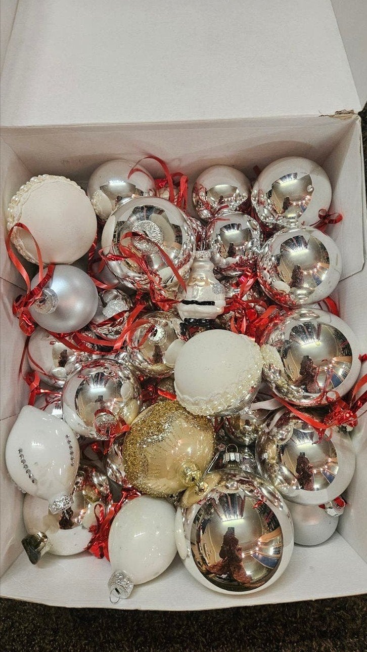 doos oude zilveren kerstballen, Ophalen