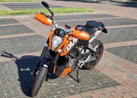KTM Duke 125 (A1) - Grote beurt, Nieuwe banden, Rijklaar