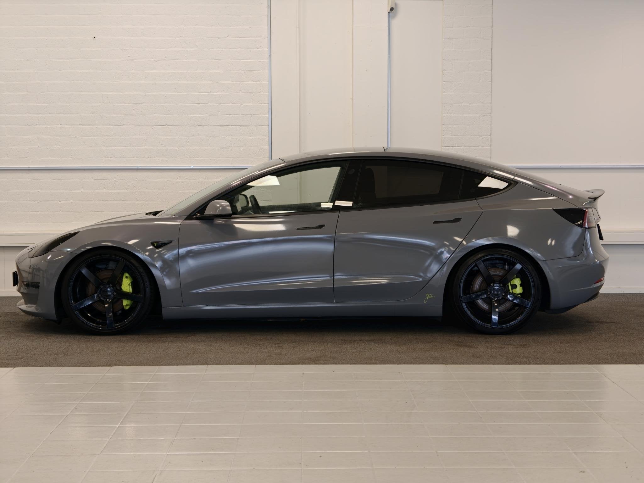 Tesla Model 3 Long Range AWD 75 kWh 20''LM Performance look, Auto's, Automaat, Stof, Wit, Origineel Nederlands