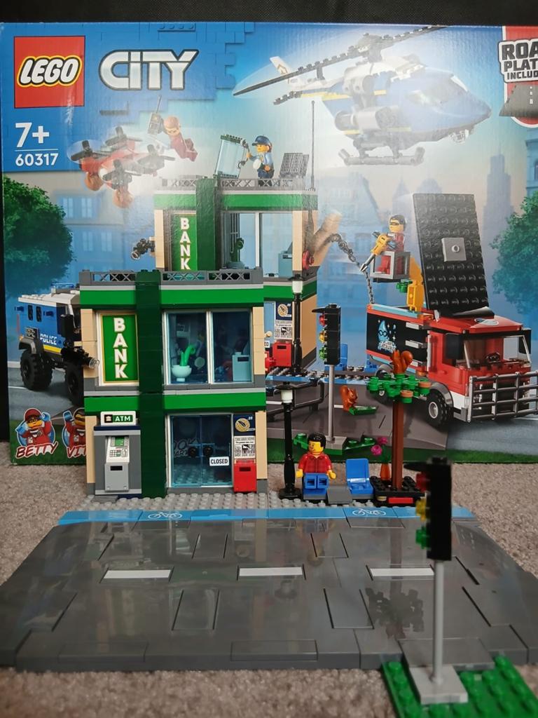 Lego Bank 60317 met doos en boekjes, Ophalen of Verzenden, Zo goed als nieuw