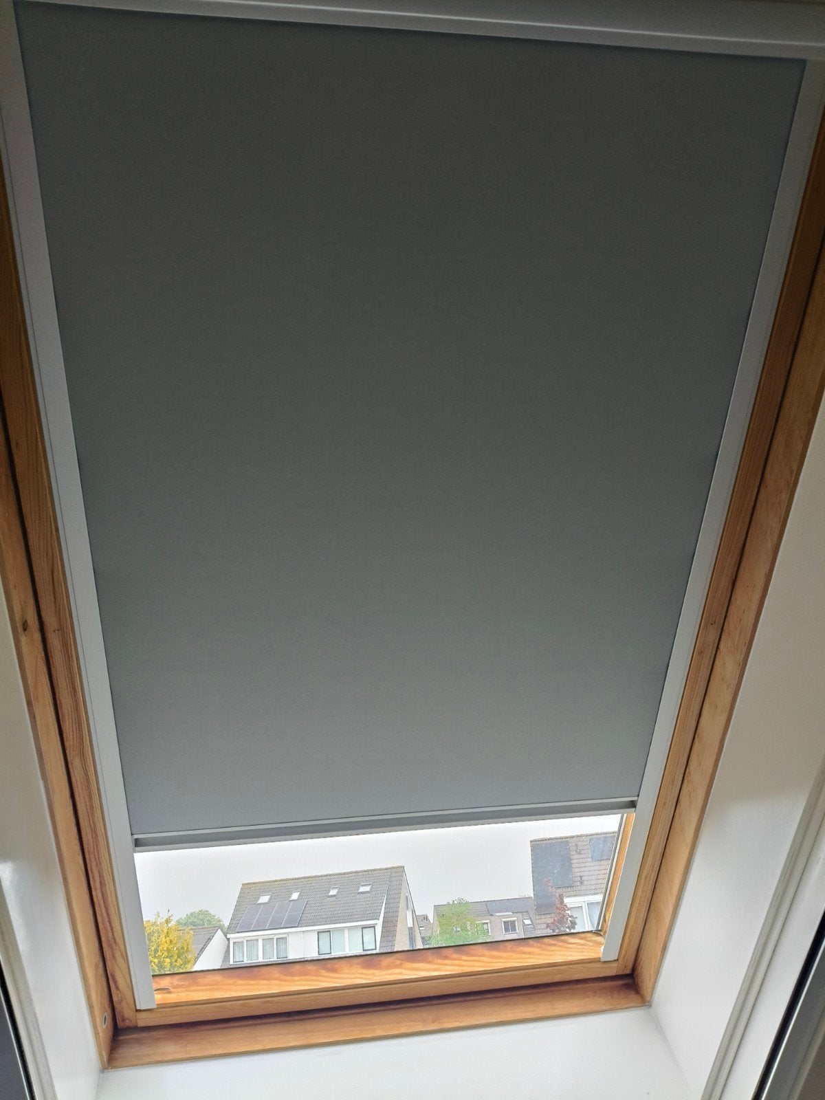 Verduisterend rolgordijn grijs voor Velux dakraam GGL 410, Ophalen, Minder dan 50 cm, Gebruikt, Minder dan 100 cm