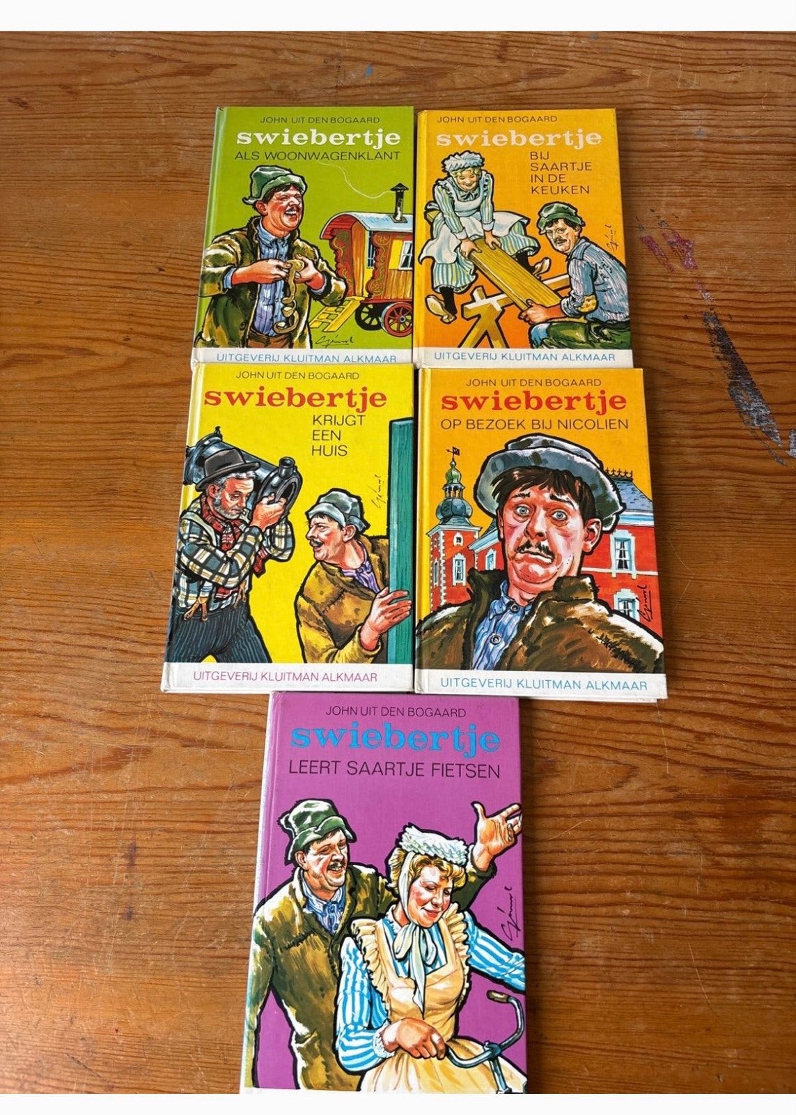 Swiebertje boeken - 5 delen van John uit den Bogaard, Ophalen of Verzenden, Gelezen, Fictie algemeen