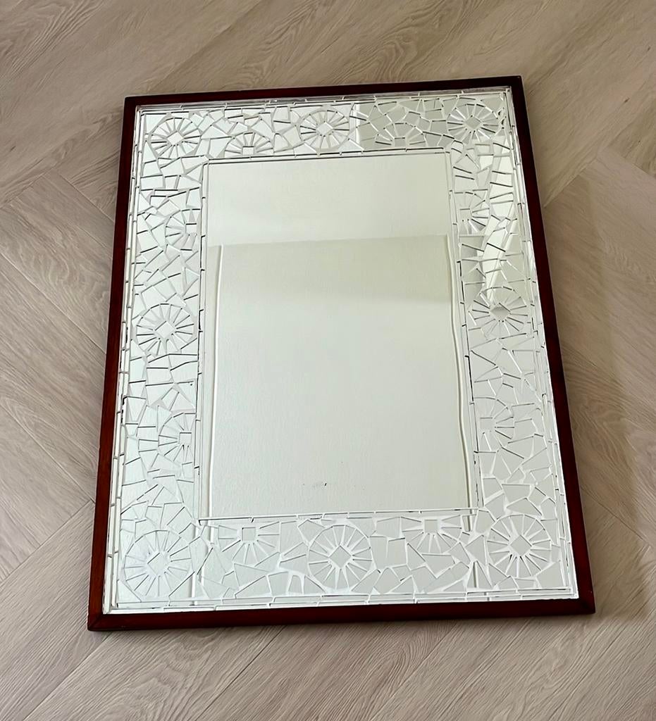 Mooie Indonesische spiegel 84x64 cm met bewerkte rand, Gebruikt, Ophalen of Verzenden, 75 tot 100 cm, Minder dan 100 cm
