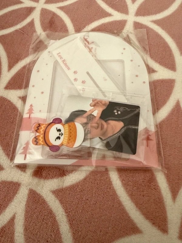 Stray Kids SKZOO XMas Acrylix Stand + Photocard, Ophalen of Verzenden, Zo goed als nieuw, Foto of Kaart