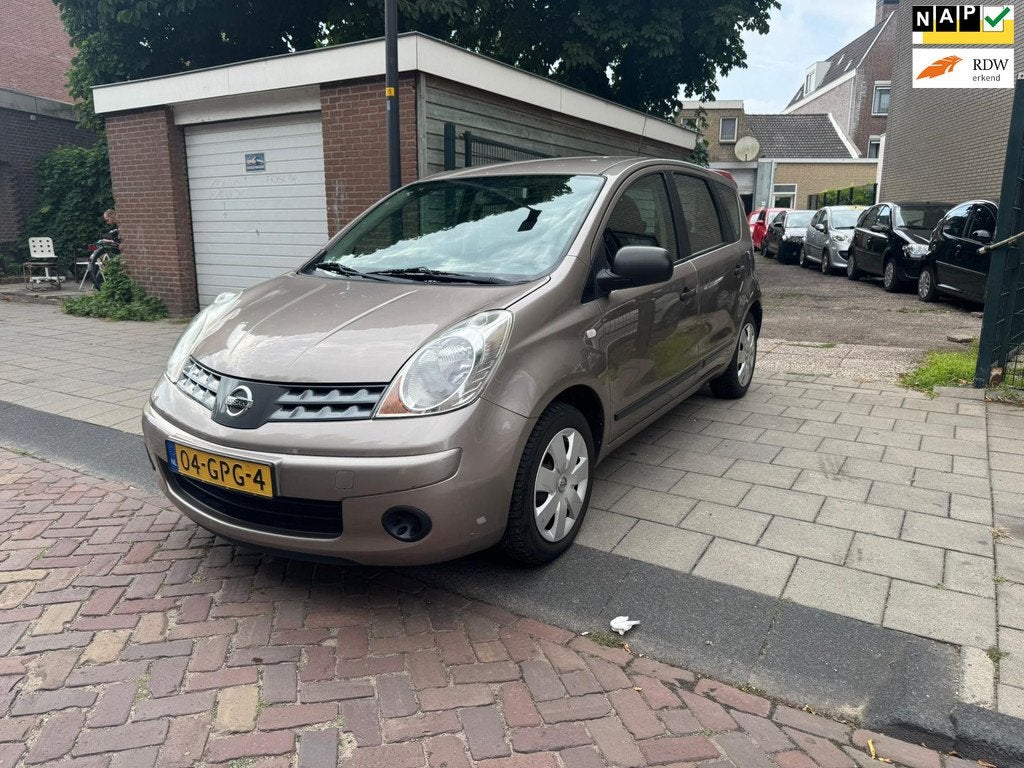 Nissan Note 1.4 Visia Benzine Handgeschakeld zeer nette auto, Auto's, Nissan, Voorwielaandrijving, Stof, Zwart, 4 cilinders