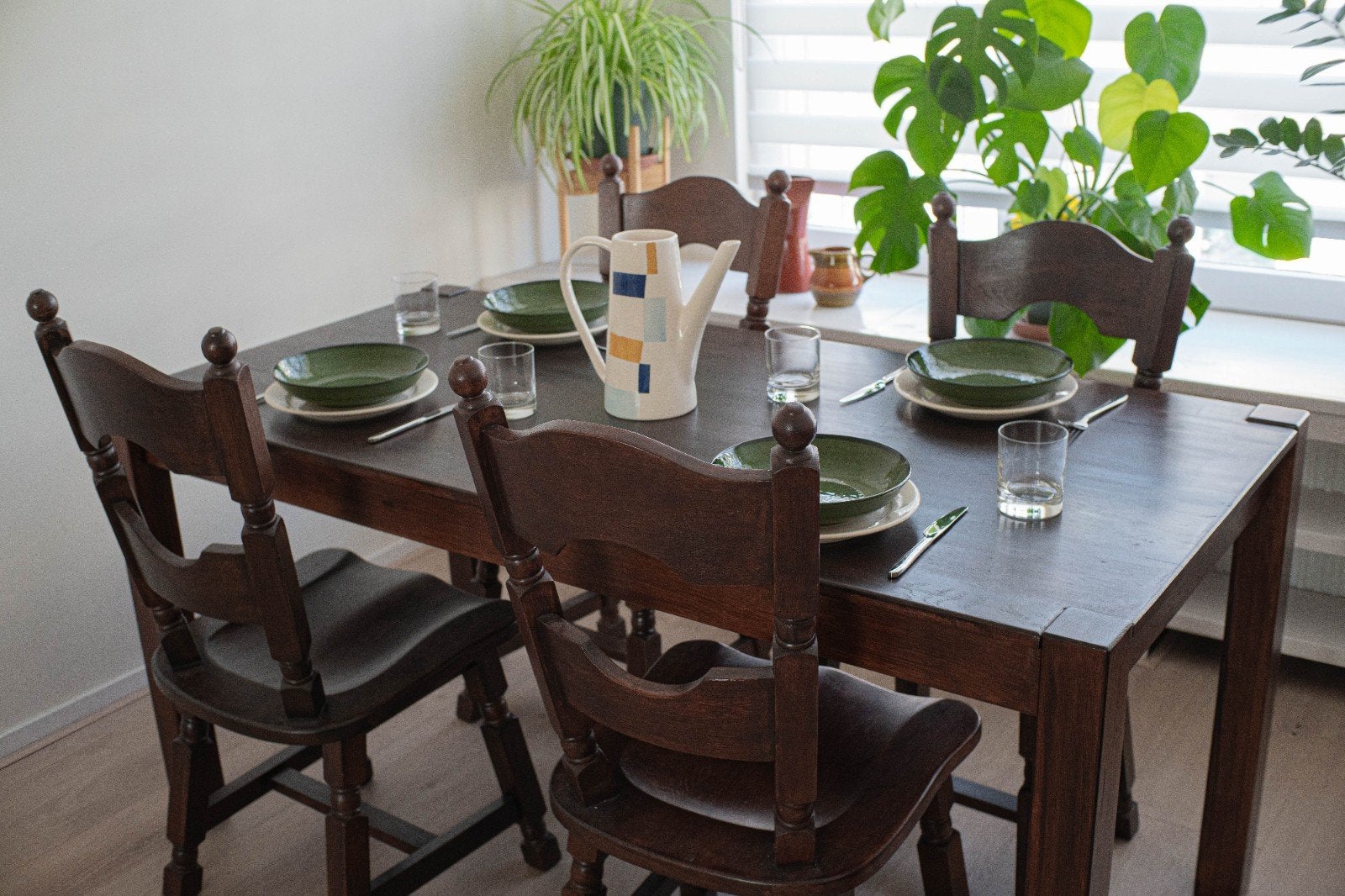 Massief houten eettafel met 4 stoelen, Zo goed als nieuw, 150 tot 200 cm, Vier personen, Rechthoekig