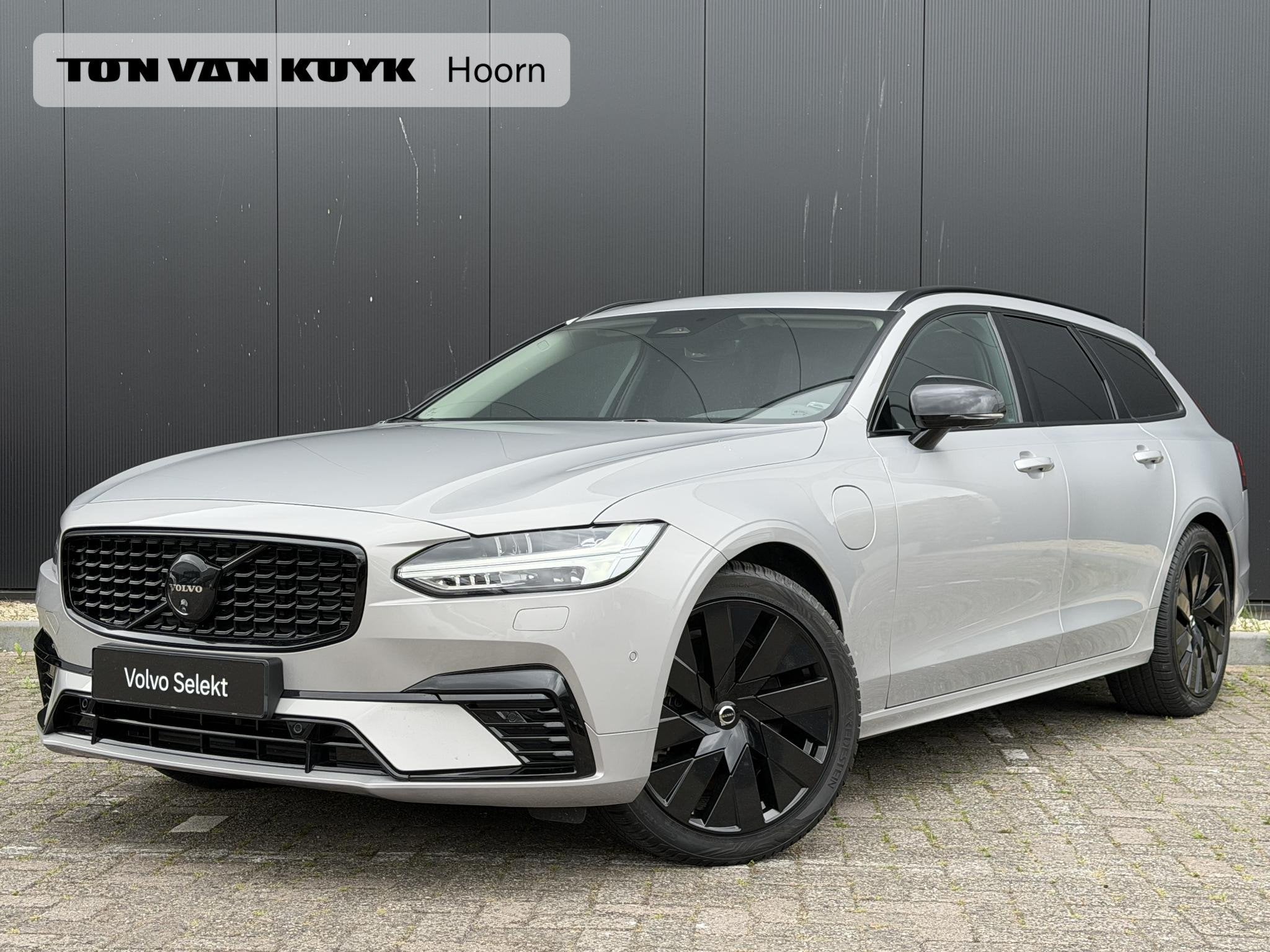 Volvo V90 2.0 T6 Plug-in hybrid AWD Ultra Dark BLACK EDITION, Auto's, Automaat, 4 cilinders, 180 min, Zilver of Grijs