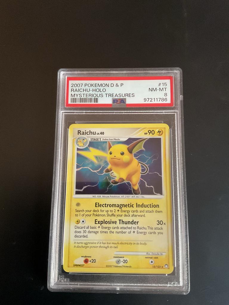 2007 Pokémon D&P Raichu-Holo PSA 8 Mysterious Treasures, Hobby en Vrije tijd, Verzamelkaartspellen | Pokémon, Zo goed als nieuw