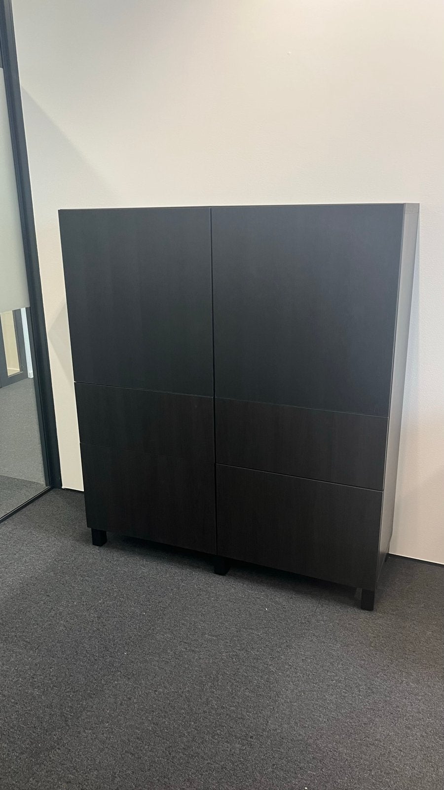 IKEA Besta kast met 2 deuren en 4 laden - ZwartBruin, Ophalen, Zo goed als nieuw