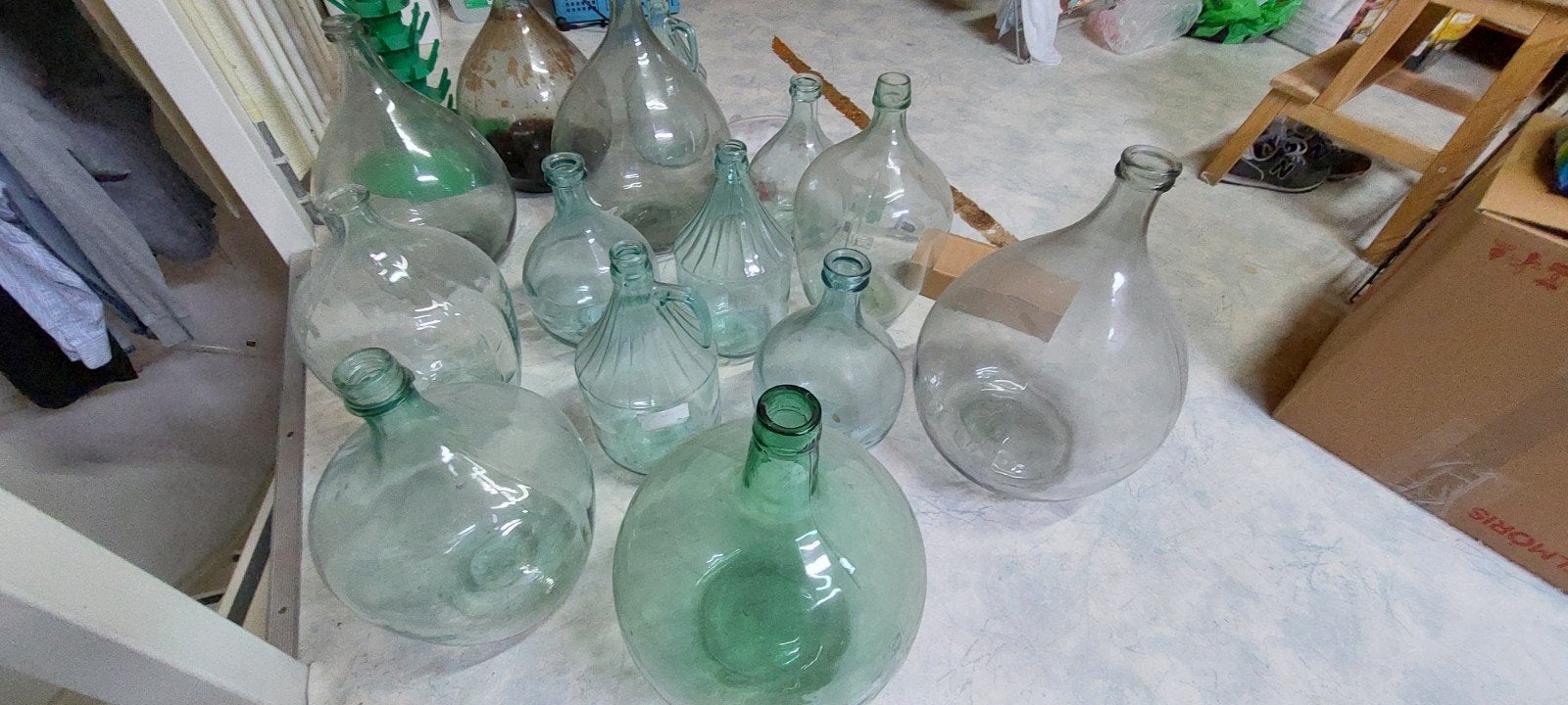 Grote collectie glazen flessen en gistingsflessen, Ophalen