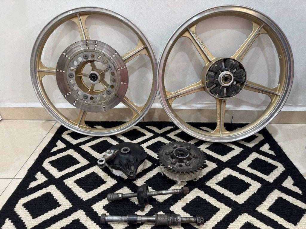 Wanted kawasaki ar 125 wheel, Ophalen of Verzenden, Gebruikt