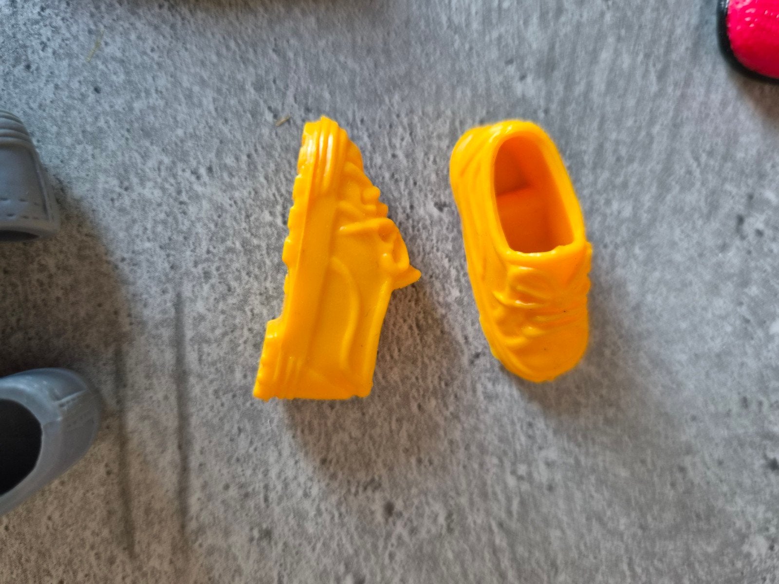 Sindy Gele Barbie schoenen - Accessoire voor Barbiepop, Ophalen of Verzenden, Gebruikt