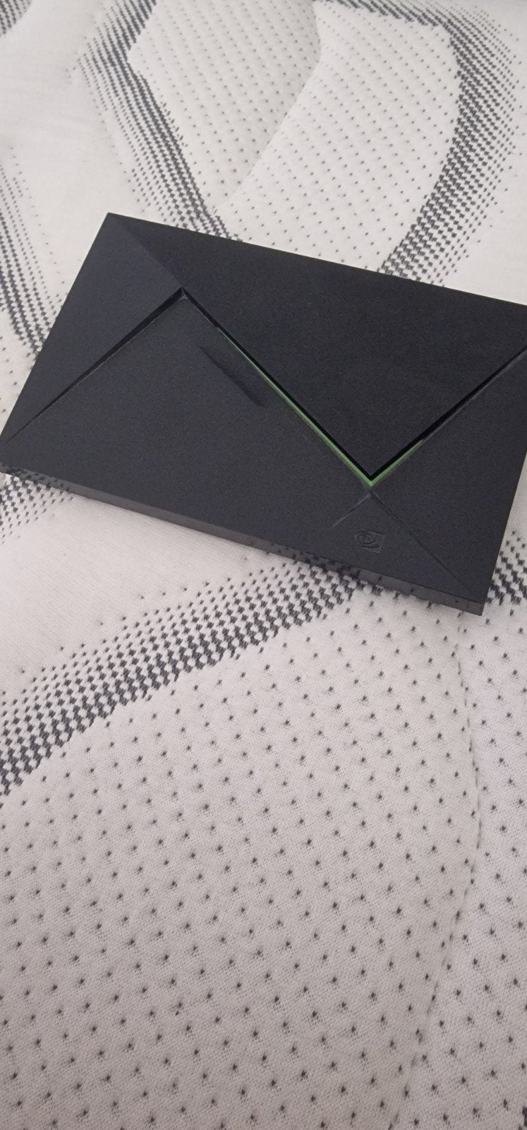 NVIDIA SHIELD TV Pro 4K HDR Android TV met afstandsbediening, Audio, Tv en Foto, Mediaspelers, Verzenden, Zo goed als nieuw, HDMI