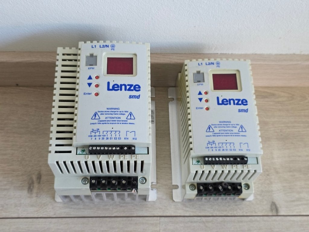 Lenze SMD Frequentieregelaars ESMD751X2SFA & ESMD152X2SFA, Ophalen of Verzenden, Gebruikt