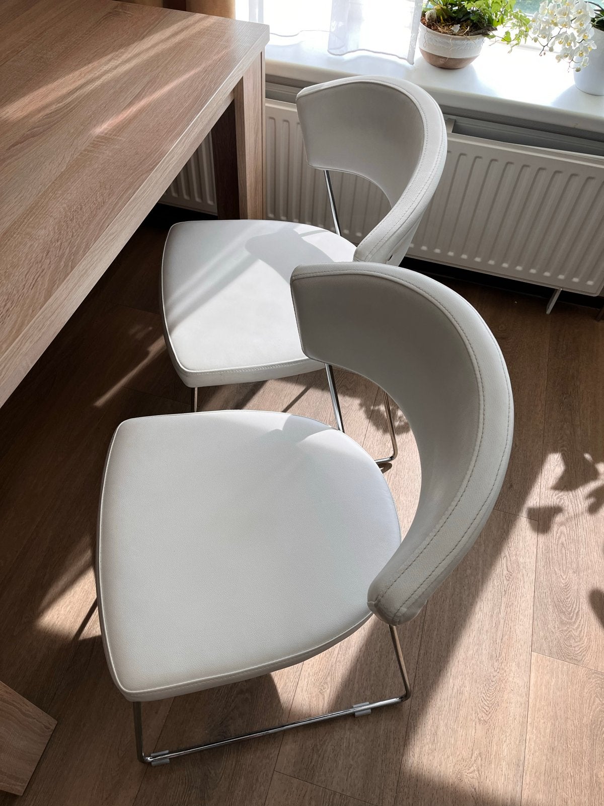 Eettafel met 4 stoelen - Modern en Stijlvol, Huis en Inrichting, Tafels | Eettafels, Ophalen, 100 tot 150 cm, 50 tot 100 cm, Zo goed als nieuw