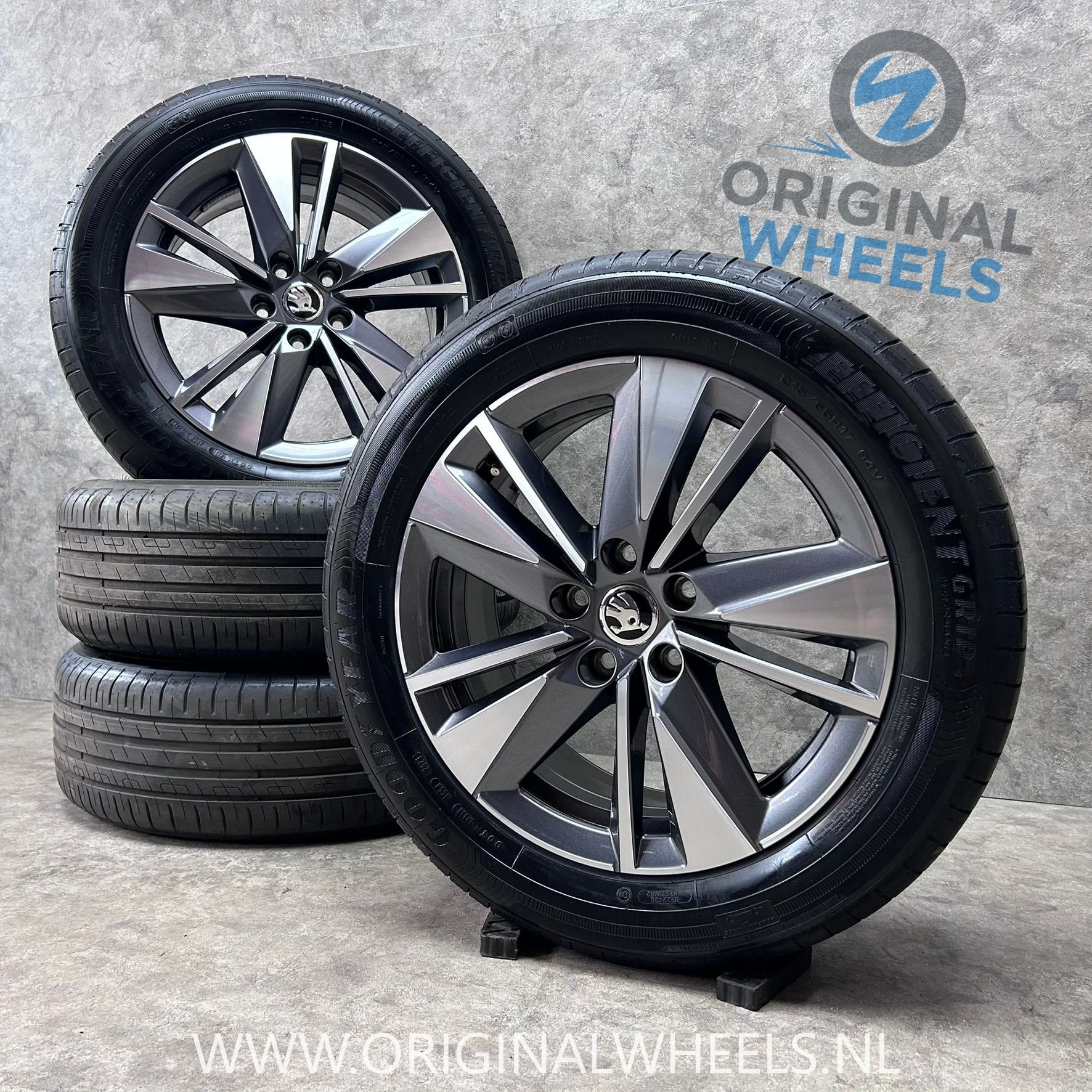 DEMO 17 inch originele velgen + zomerbanden Skoda Karoq, -, -, Banden en Velgen, 17 inch