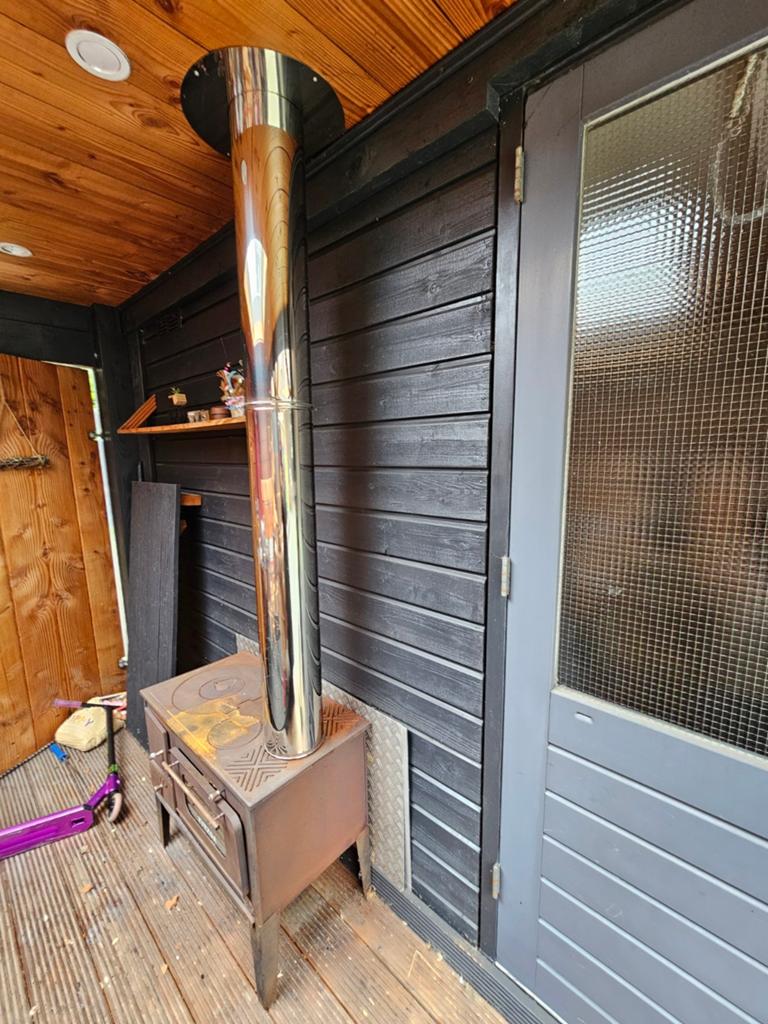 Gietijzeren houtkachel / fornuis – ZVEZDA, Huis en Inrichting, Ophalen, Gebruikt, Hout, Houtkachel