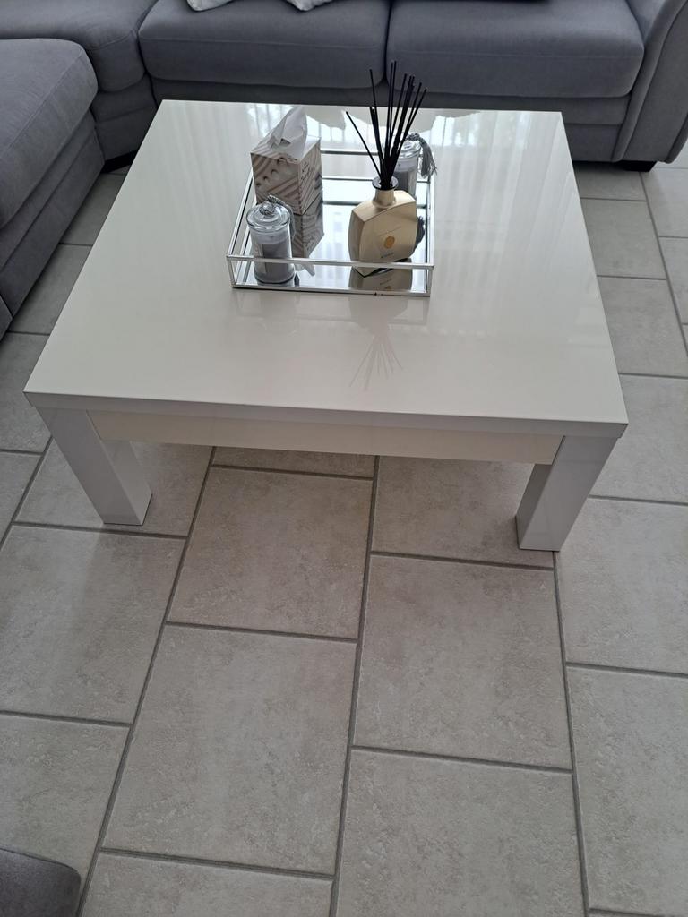 Witte salontafel en eettafel, Ophalen
