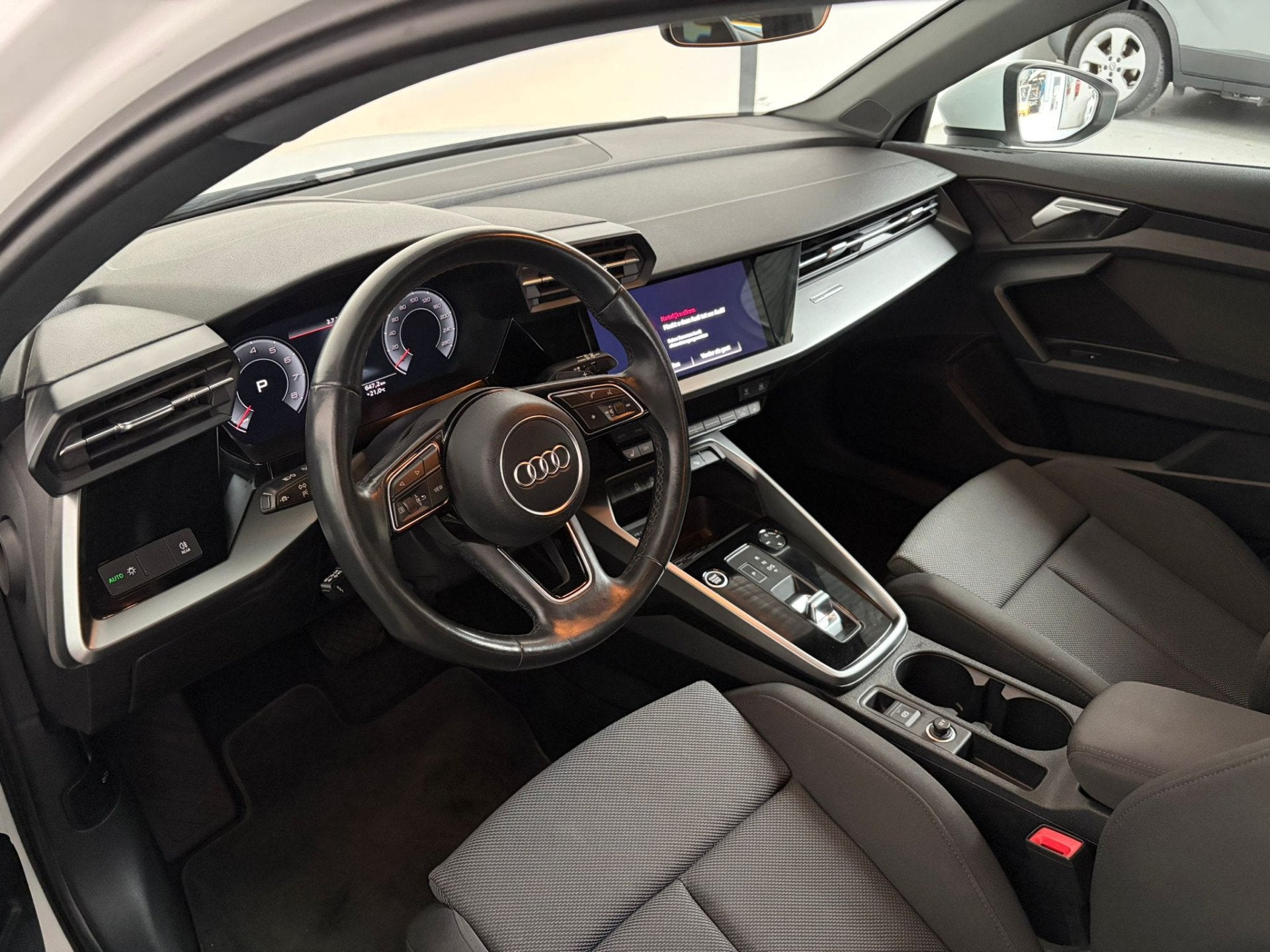 Audi A3 Sportback 30 TFSI Business edition (bj 2021), Auto's, Gebruikt, Euro 6, Wit, Automatische klimaatregeling