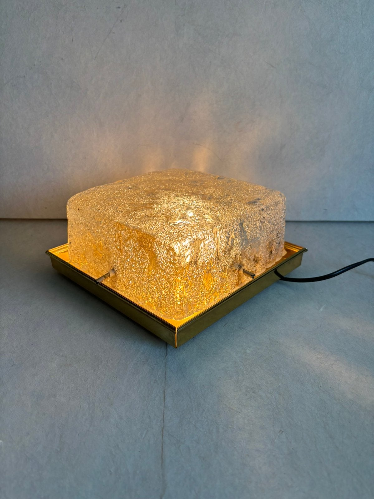 Vintage Hillebrand ijsglas plafondlamp / wandlamp jaren 60, Ophalen of Verzenden, Gebruikt, Glas