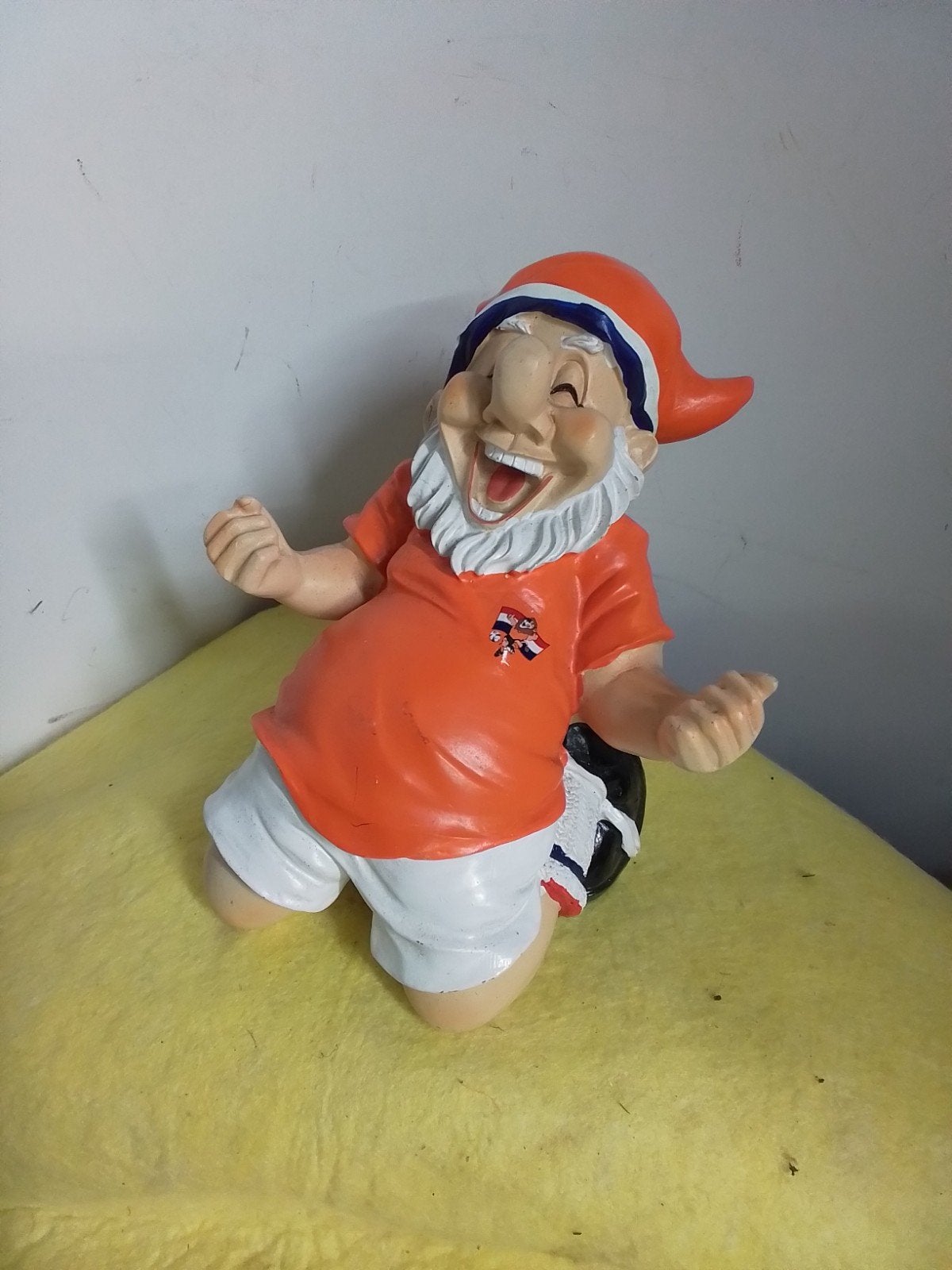 10297) voetbal kabouter   knielend, Verzamelen, Ophalen of Verzenden
