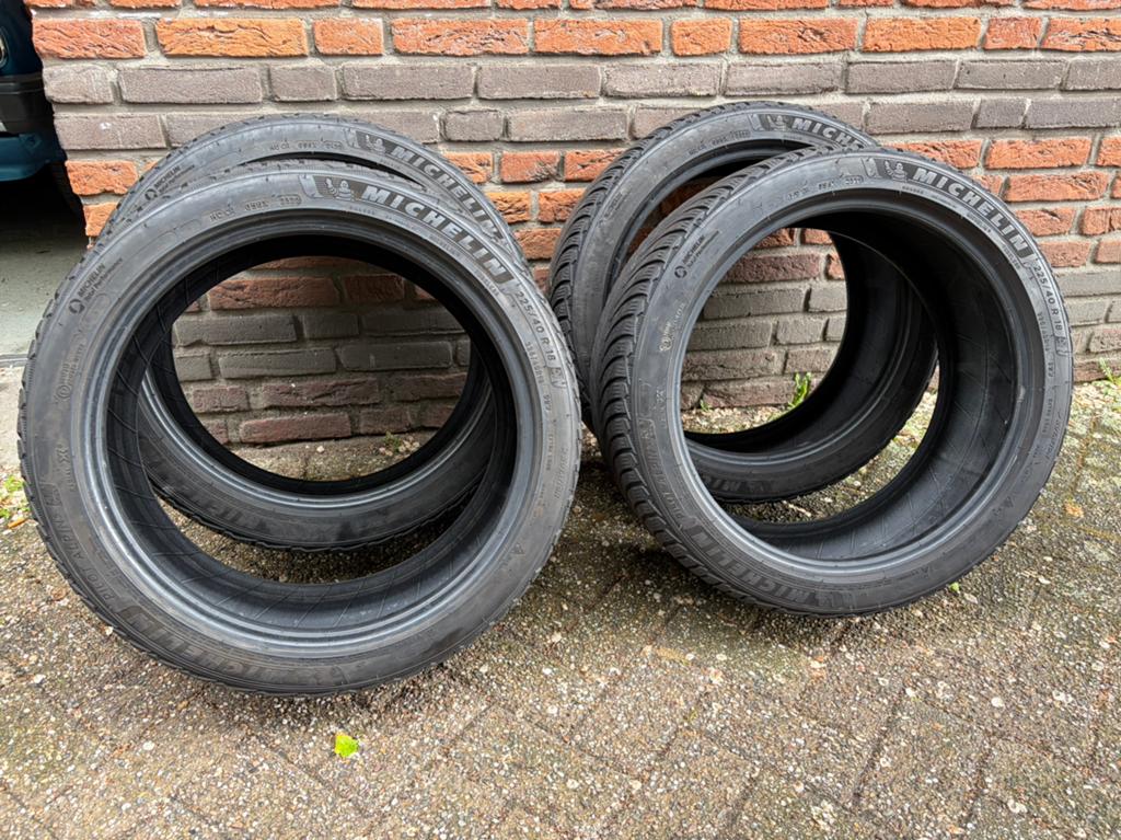Michelin Alpin 5 winterbanden 225/40 R18 in perfecte staat, Auto-onderdelen, Banden en Velgen, Ophalen, 18 inch, Gebruikt, Winterbanden