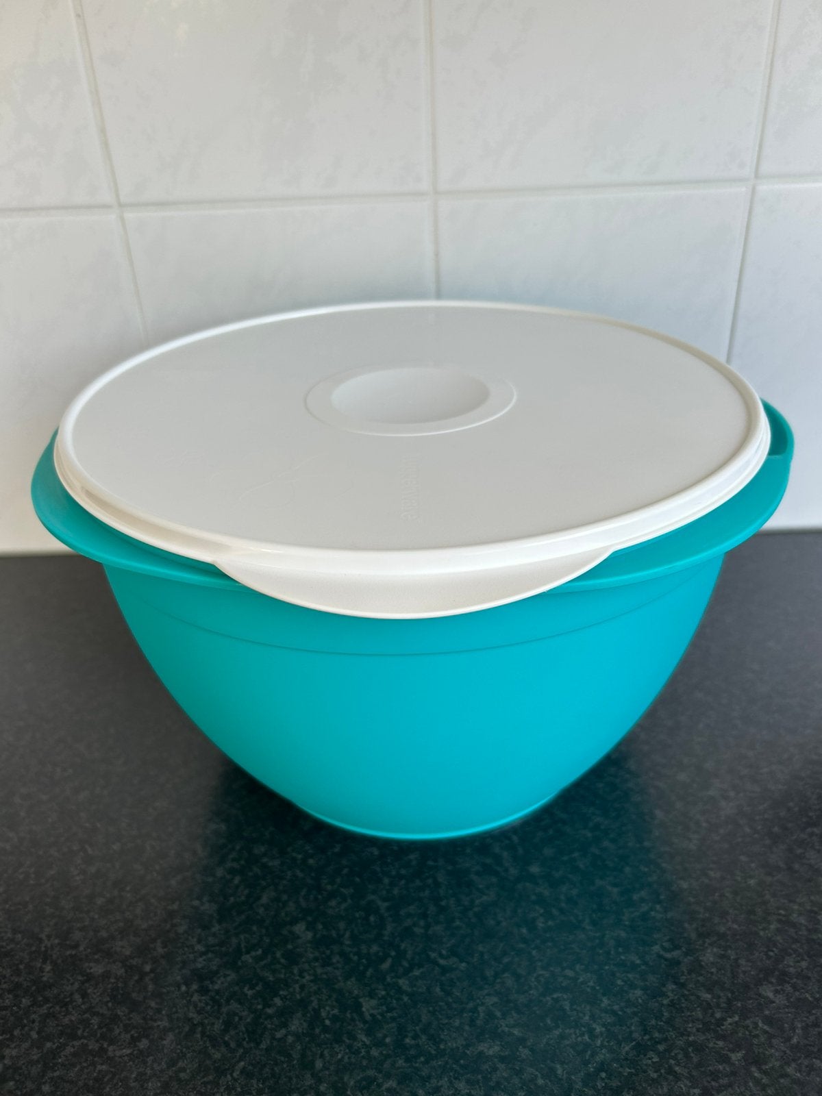 Tupperware Blossom schaal….10 ltr., Huis en Inrichting, Keuken | Tupperware, Ophalen, Zo goed als nieuw, Blauw, Bak of Kom