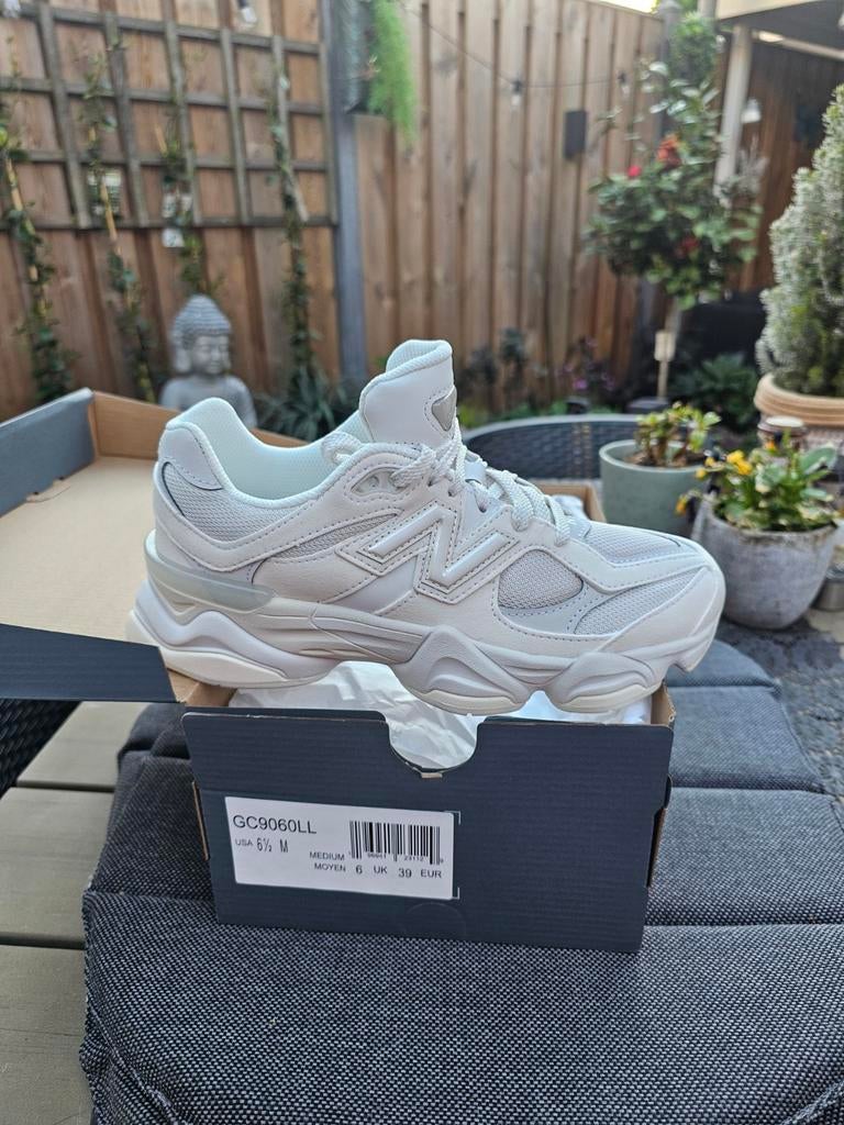 New Balance 9060 Maat 39 - Nieuw in Doos met Aankoopbewijs, Kleding | Dames, Schoenen, Wit, New Balance, Nieuw, Ophalen of Verzenden