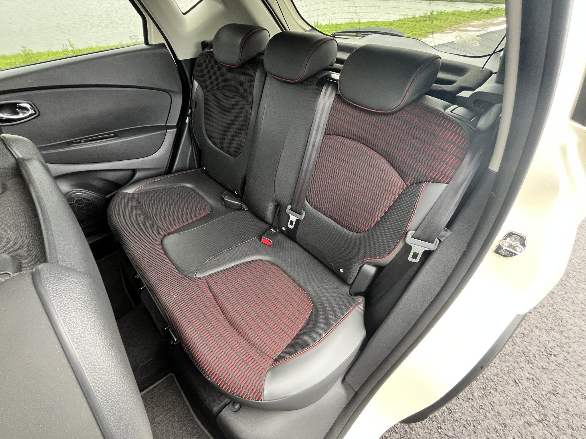 Foto 16 van Renault Captur 1.2 TCe Xmod Clima, cruise, stoelverwarming,