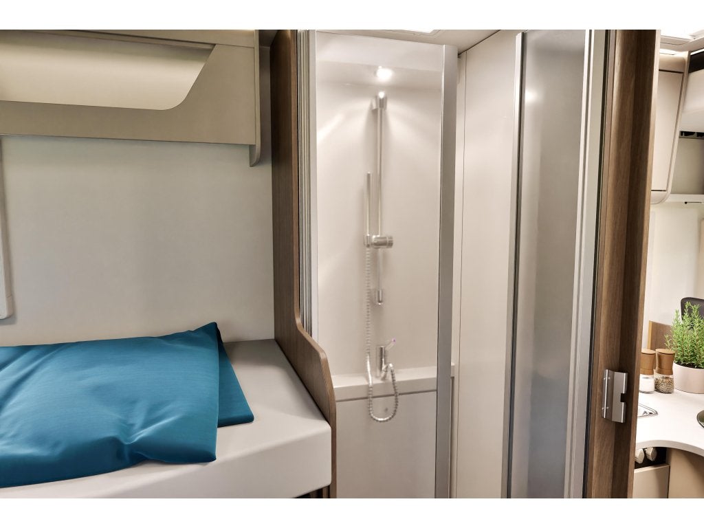 Carado T447 TRAIL 5Jaar garantie 165PK Automaat 5585 KORTING, Chemisch toilet, Standaard zit, Ringverwarming, Ford