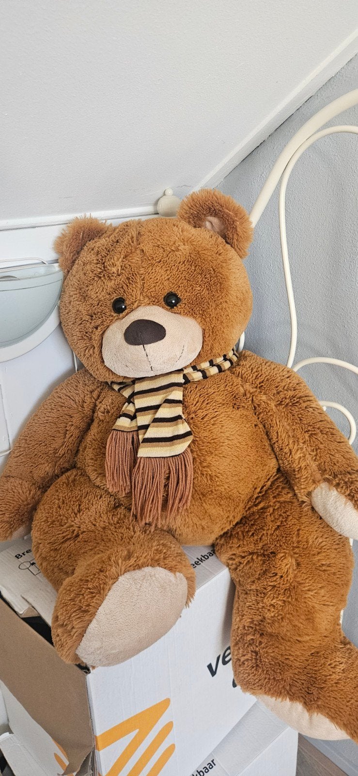 Grote bruine teddybeer met sjaal, Beer, Nieuw, Ophalen of Verzenden, Middelgroot (20 tot 80 cm)