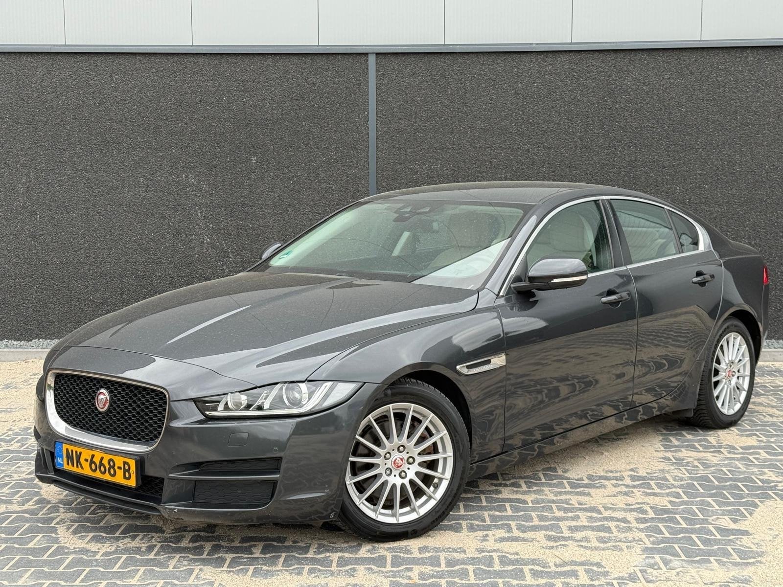Jaguar XE 2.0 D Portfolio Xenon Leder Navi, Auto's, Jaguar, Automaat, Achterwielaandrijving, Euro 6, 4 cilinders