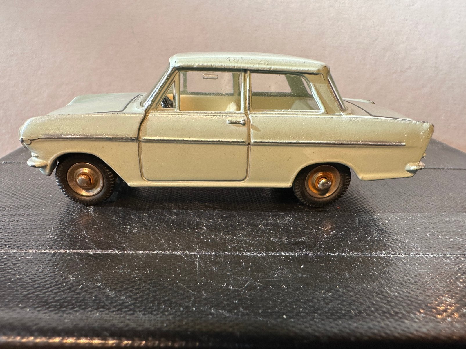 Opel Kadett A Dinky Toys France, Verzenden, Zo goed als nieuw, Auto, Dinky Toys