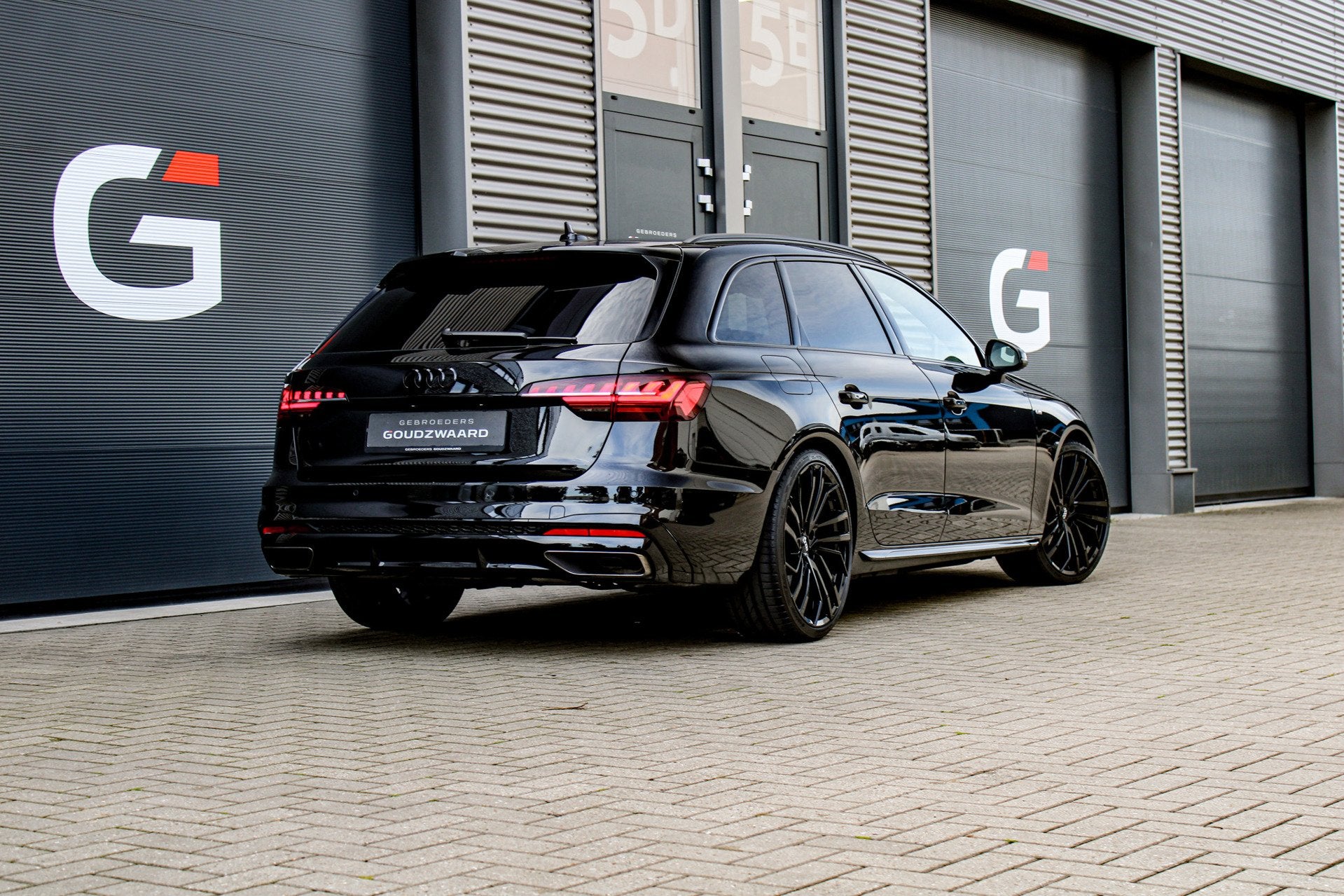 Foto 2 van Audi A4 Avant 40 TFSI S edition Competition | 204PK | Pano |