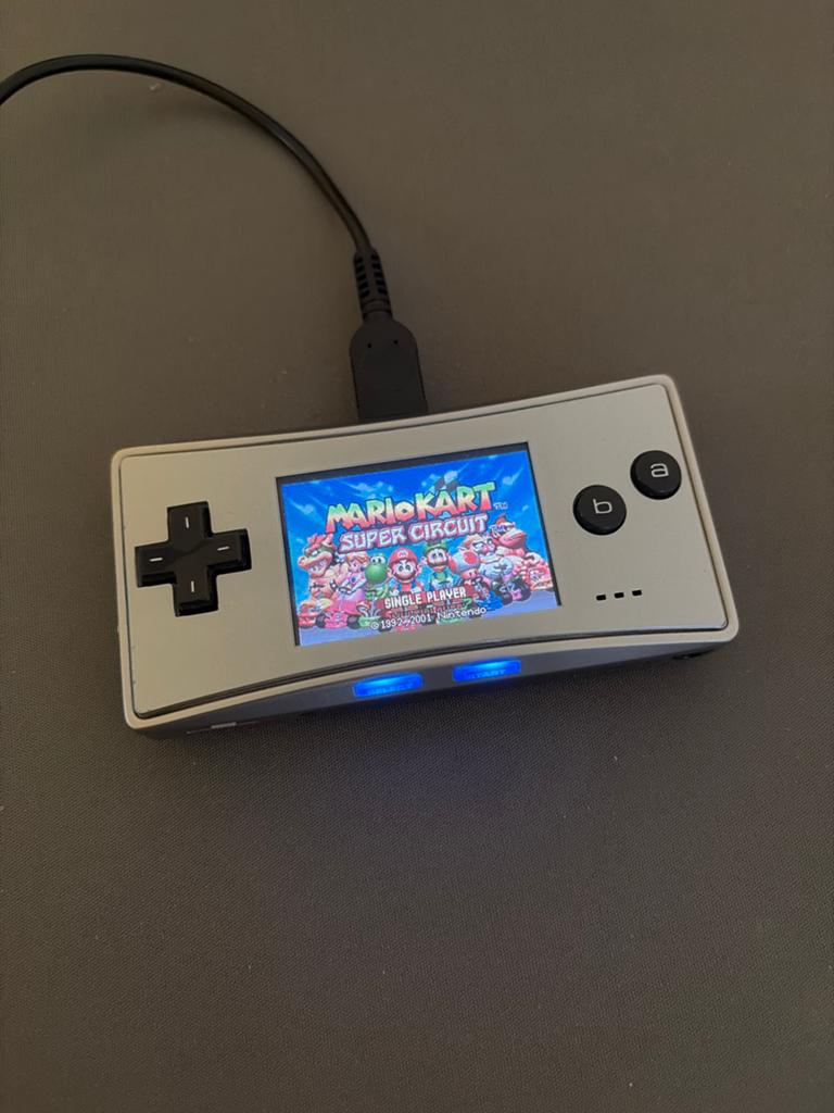 Nintendo GameBoy Micro met originele lader en beschermkoffer, Spelcomputers en Games, Spelcomputers | Nintendo Game Boy, Ophalen of Verzenden