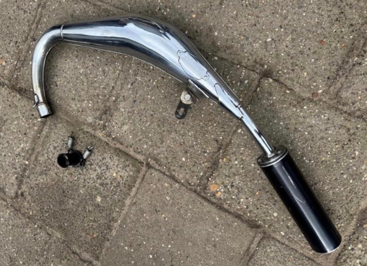 SCR Corse Onderlangs Uitlaat 50/70cc Derbi, Fietsen en Brommers, Ophalen of Verzenden, Gebruikt, Uitlaat