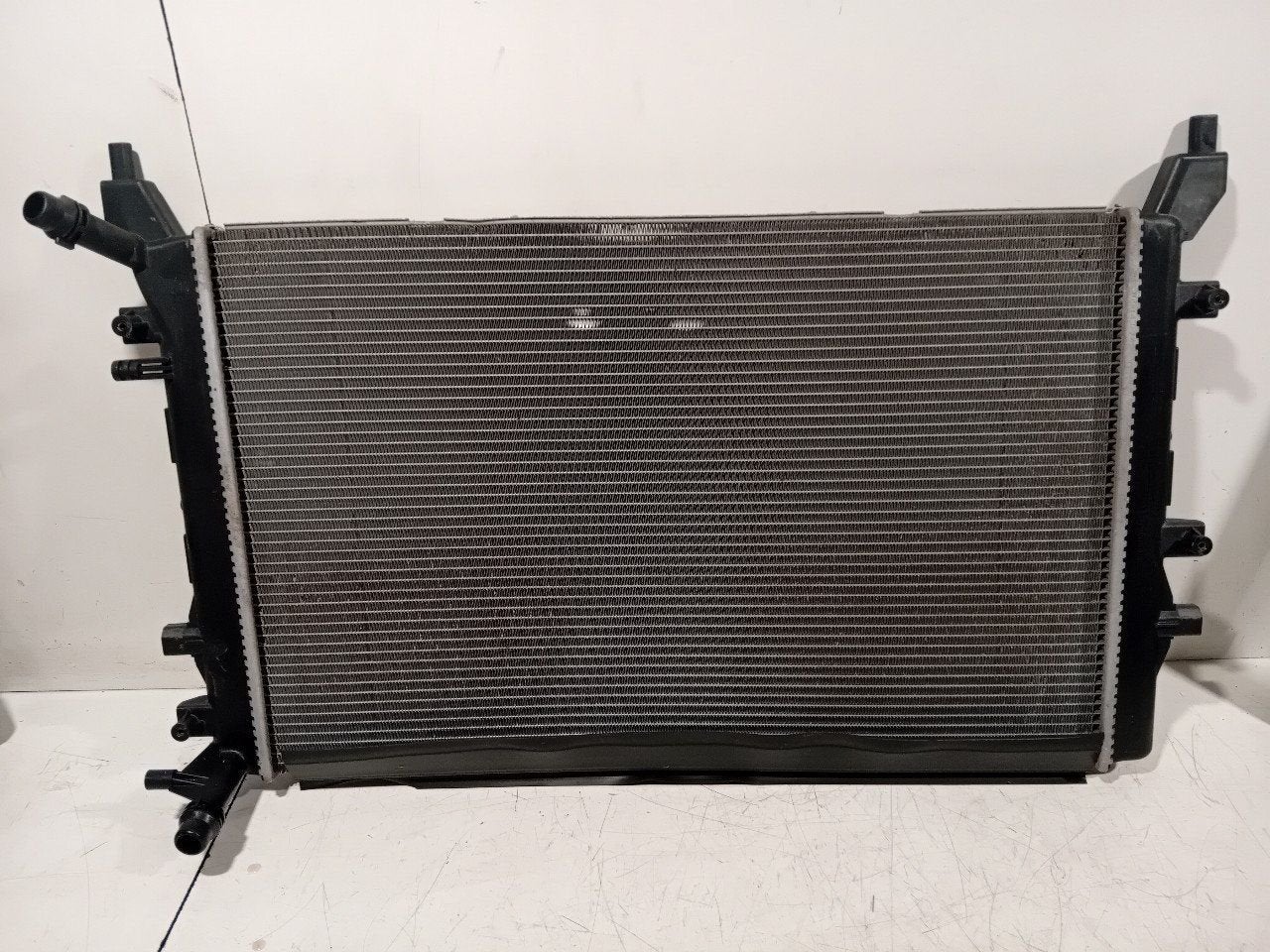 Radiateur Volkswagen Tiguan, Onderdelen@venauto.nl, Van der Ven Autorecycling B.V., Gebruikt, Ettenseweg 76, 4706 PB Roosendaal, The Netherlands
