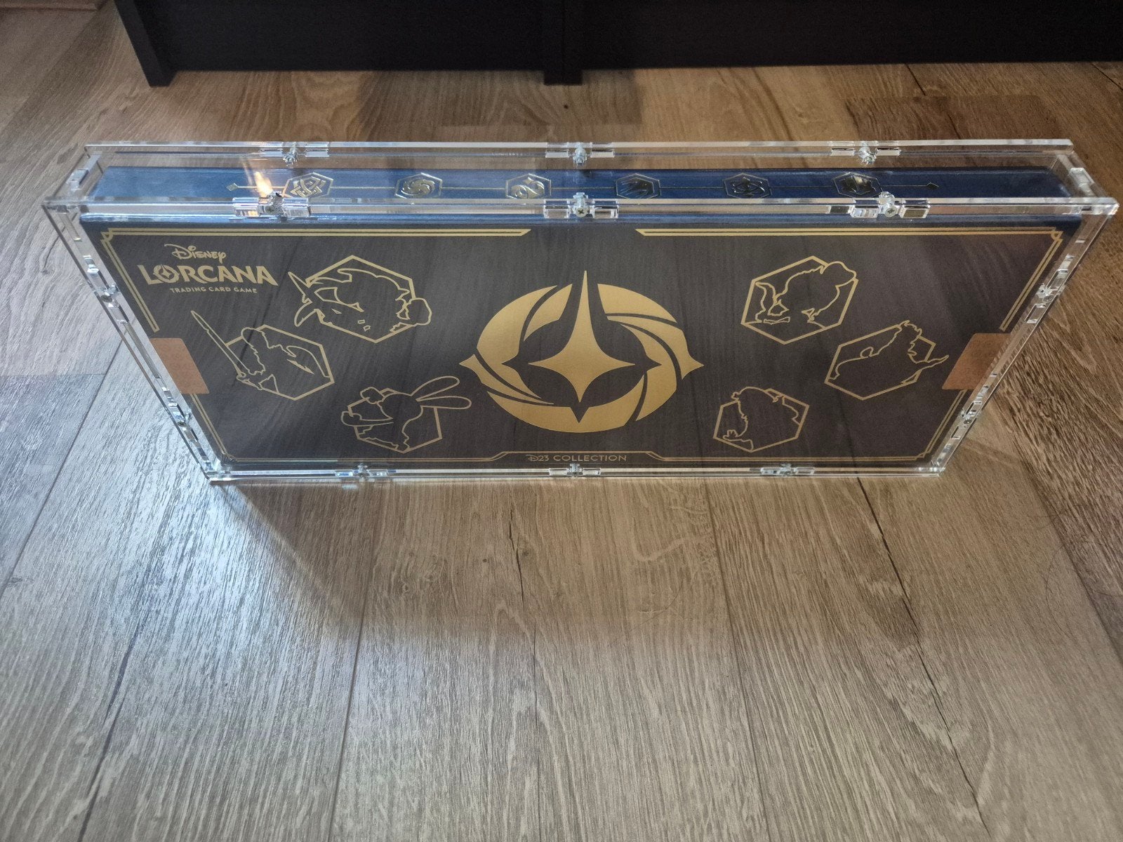 Disney Lorcana D23 Expo 2024 collectiebox + Acryl!, Ophalen, Zo goed als nieuw, Overige typen